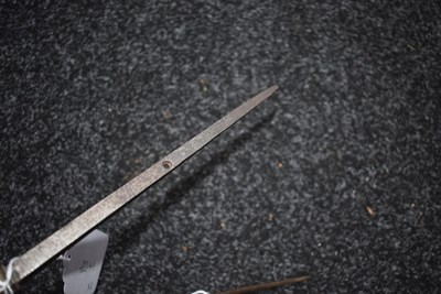 Lot 39 - A JAPANESE GYUKAKU JUMONJI YARI HEAD