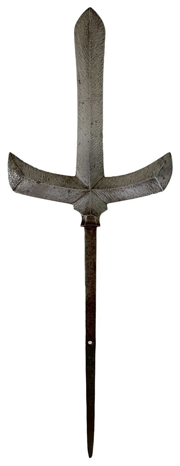 Lot 39 - A JAPANESE GYUKAKU JUMONJI YARI HEAD