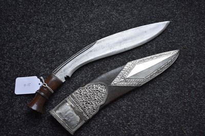 Lot 76 - A 19TH CENTURY INDIAN KUKRI