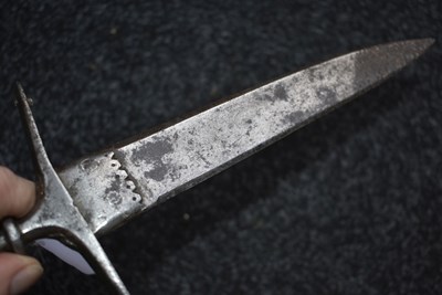 Lot 73 - AN 18TH CENTURY INDIAN CHILANUM OR DAGGER