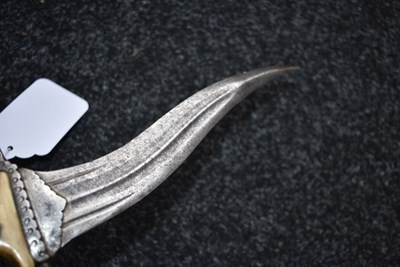 Lot 71 - A LATE 18TH CENTURY INDIAN KHANJARLI OR DAGGER