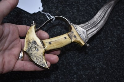 Lot 71 - A LATE 18TH CENTURY INDIAN KHANJARLI OR DAGGER