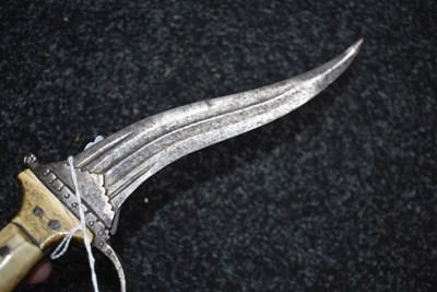 Lot 71 - A LATE 18TH CENTURY INDIAN KHANJARLI OR DAGGER