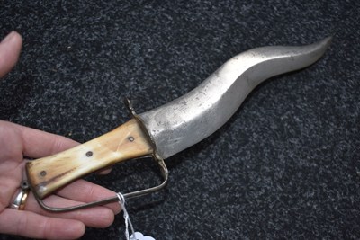 Lot 69 - A 19TH CENTURY INDIAN KHANJAR OR DAGGER