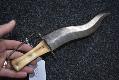 Lot 69 - A 19TH CENTURY INDIAN KHANJAR OR DAGGER