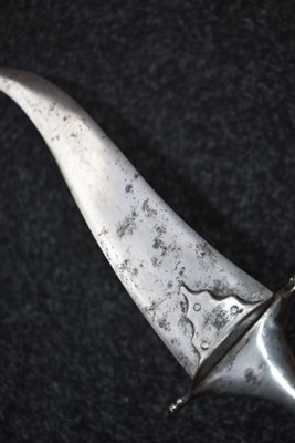Lot 72 - A LATE 18TH OR EARLY 19TH CENTURY INDIAN CHILANUM OR DAGGER