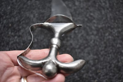 Lot 72 - A LATE 18TH OR EARLY 19TH CENTURY INDIAN CHILANUM OR DAGGER