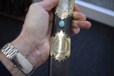 Lot 89 - AN INTERESTING 20TH CENTURY MIDDLE EASTERN SILVER HILTED PRESENTATION SABRE
