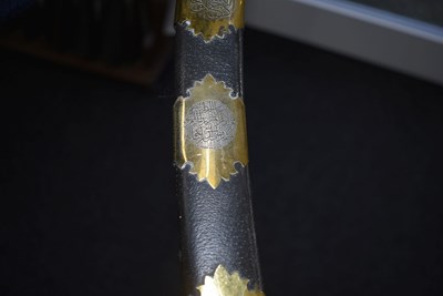 Lot 89 - AN INTERESTING 20TH CENTURY MIDDLE EASTERN SILVER HILTED PRESENTATION SABRE