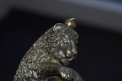 Lot 89 - AN INTERESTING 20TH CENTURY MIDDLE EASTERN SILVER HILTED PRESENTATION SABRE