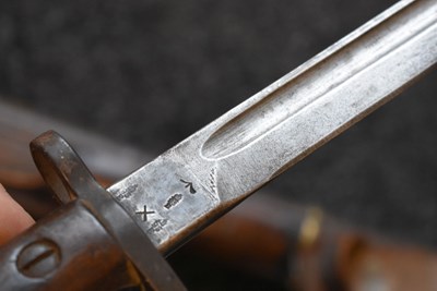 Lot 105 - A 19TH CENTURY EASTERN PERCUSSION CARBINE