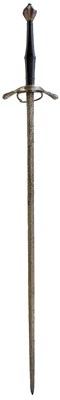 Lot 620 - AN EARLY 16TH CENTURY GERMAN BASTARD OR HAND AND A HALF SWORD