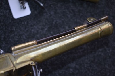 Lot 378 - A SCARCE PAIR OF 18TH CENTURY FLINTLOCK WATERS PATENT BLUNDERBUSS PISTOLS