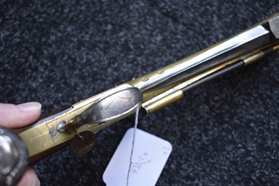 Lot 378 - A SCARCE PAIR OF 18TH CENTURY FLINTLOCK WATERS PATENT BLUNDERBUSS PISTOLS
