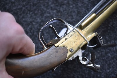 Lot 378 - A SCARCE PAIR OF 18TH CENTURY FLINTLOCK WATERS PATENT BLUNDERBUSS PISTOLS