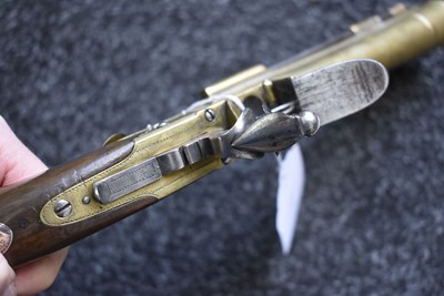 Lot 378 - A SCARCE PAIR OF 18TH CENTURY FLINTLOCK WATERS PATENT BLUNDERBUSS PISTOLS