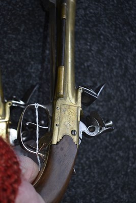Lot 378 - A SCARCE PAIR OF 18TH CENTURY FLINTLOCK WATERS PATENT BLUNDERBUSS PISTOLS
