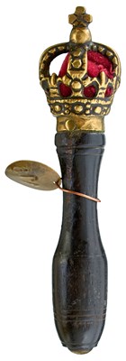 Lot 719 - A 19TH CENTURY BRASS TIPSTAFF