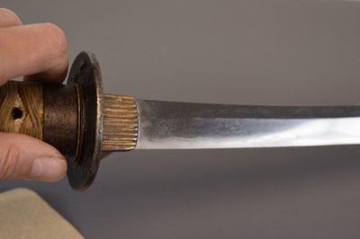 Lot 10 - A WAKIZASHI