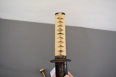 Lot 9 - A WAKIZASHI