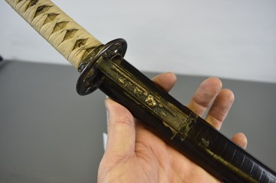 Lot 9 - A WAKIZASHI