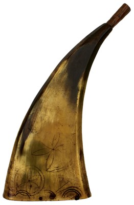 Lot 346 - A LATE 17TH OR EARLY 18TH CENTURY SCOTTISH POWDER HORN