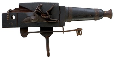 Lot 852 - A GOOD GEORGE III FLINTLOCK ALARM OR POACHER'S GUN