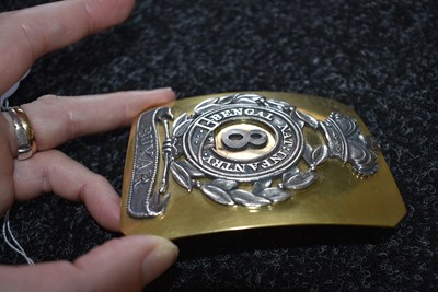 Lot 735 - AN OFFICER'S SHOULDER BELT PLATE TO THE 8TH BENGAL NATIVE INFANTRY