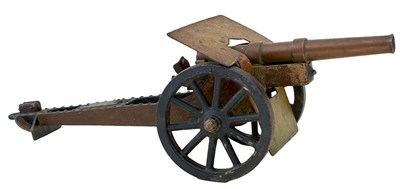 Lot 753 - A FIRST WAR PERIOD MODEL OF A GERMAN HOWITZER