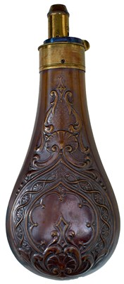 Lot 842 - A GUN-SIZED POWDER FLASK