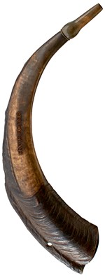 Lot 846 - A 19TH CENTURY FRENCH POWDER HORN