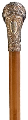 Lot 894 - A 19TH CENTURY WHITE METAL MOUNTED RHINO HORN RIDING CROP