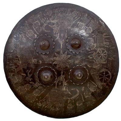 Lot 487 - A LATE 19TH OR EARLY 20TH CENTURY INDIAN BENARES DHAL OR SHIELD