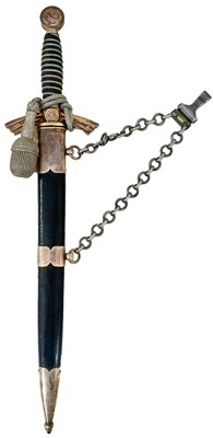 Lot 27 - A THIRD REICH FIRST PATTERN LUFTWAFFE OFFICER'S DAGGER