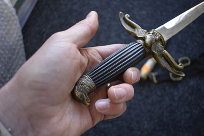 Lot 82 - A HUNGARIAN AIRFORCE OFFICER'S DAGGER