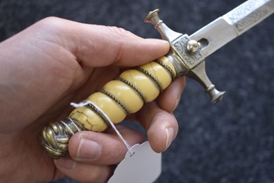 Lot 88 - A YUGOSLAVIAN GOVERNMENT OR POLICE OFFICIAL'S DAGGER