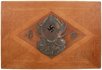 Lot 75 - A WORLD WAR II GERMAN THIRD REICH HUNTING ASSOCIATION OR DEUTSCHE JAGERSCHAFT PRESENTATION BOX