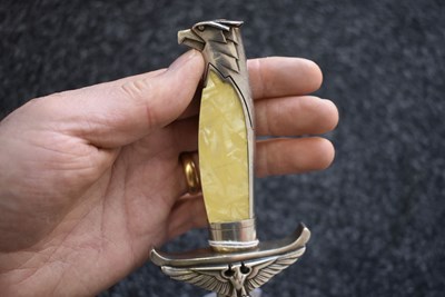 Lot 76 - A THIRD REICH GOVERNMENT OFFICIALS DAGGER