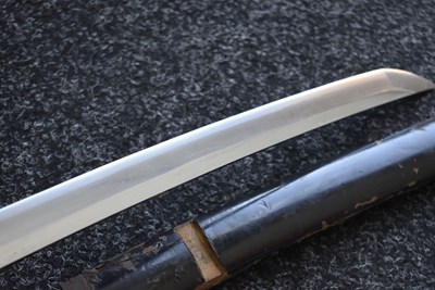 Lot 21 - A WAKIZASHI