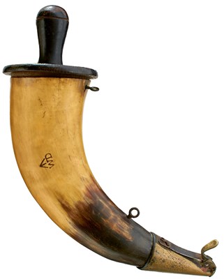 Lot 196 - A LATE 18TH OR EARLY 19TH CENTURY WAR DEPARTMENT GUNNER'S POWDER HORN OR FLASK