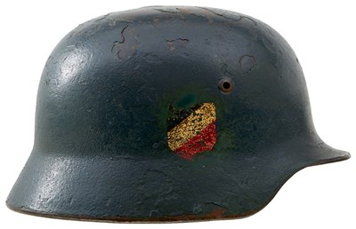 Lot 820 - A THIRD REICH M1940 HELMET