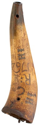 Lot 508 - A CARVED HORN POWDER HORN