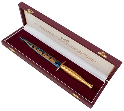 Lot 604 - A GOOD CASED FAIRBAIRN SYKES FALKLANDS VICTORY COMMANDO DAGGER