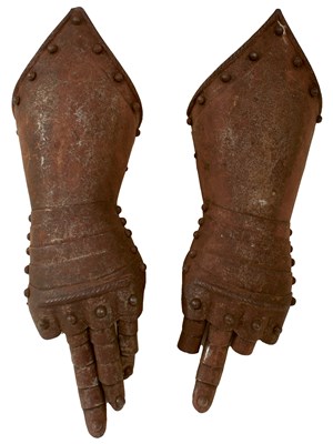 Lot 263 - A PAIR OF 17TH CENTURY NORTH EUROPEAN GAUNTLETS