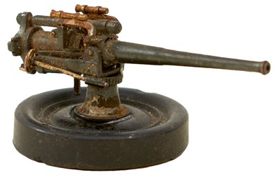 Lot 703 - A GOOD VICTORIAN MINIATURE MODEL OF A BRITISH ROYAL NAVY C.1900 FOUR POUNDER DECK GUN