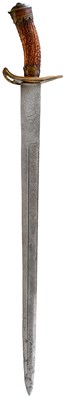 Lot 254 - AN 18TH CENTURY HUNTING CUTLASS OR HIRSCHFANGER DAGGER