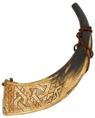 Lot 295 - AN 18TH CENTURY SCOTTISH POWDER HORN