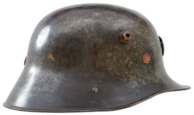 Lot 811 - A VERY RARE VICKERS MADE GERMAN MODEL HELMET TO THE IRISH FREE STATE ARMY
