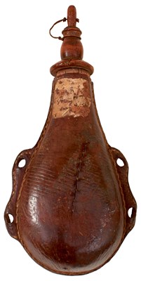 Lot 519 - A RARE ENGLISH CIVIL WAR PERIOD POWDER FLASK