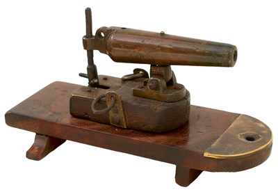 Lot 701 - AN EARLY 19TH CENTURY MODEL OF A GEORGIAN NAVAL CARRONADE OR CANNON